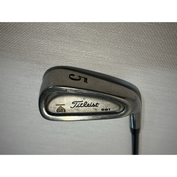 Titleist Select Custom Graphite Technology gold club 981 Iron 5 right handed - Picture 1 of 5